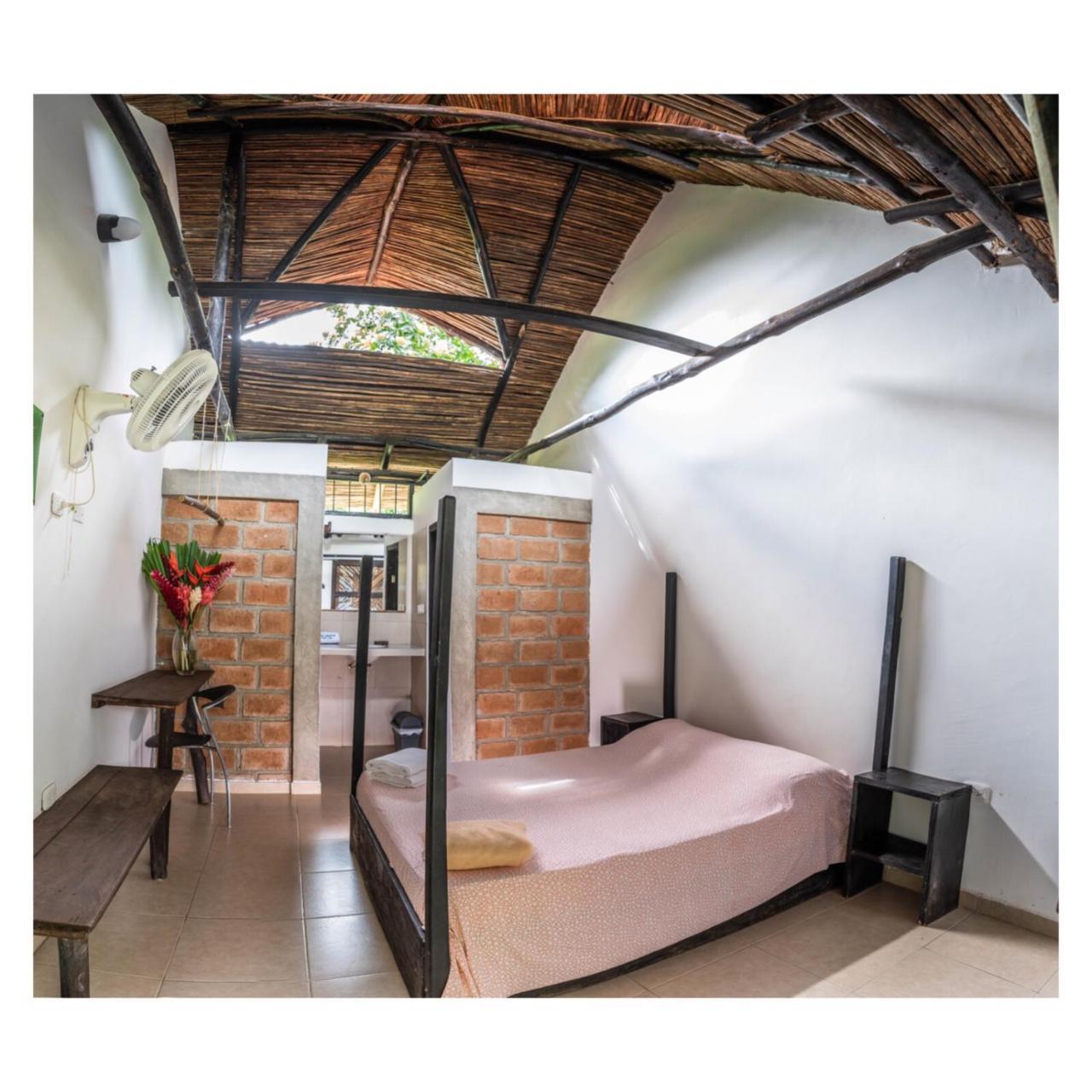 Hostal La Media Luna Palomino Εξωτερικό φωτογραφία